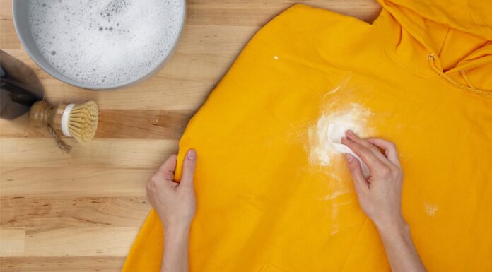 Як прибрати фарбу з одягу: ефективні методи для всіх видів тканин