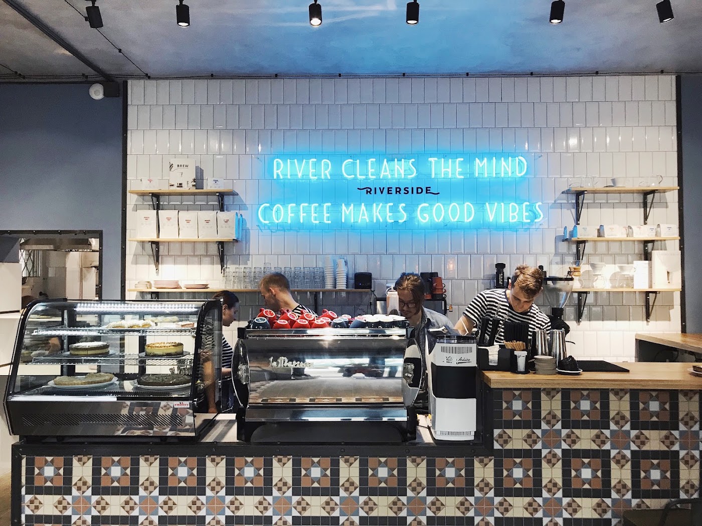 RIVERSIDE. Кав'ярня, ростерія і брю бар — Cafe