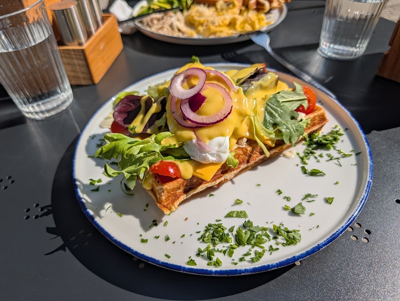 Eat Me! Cafe