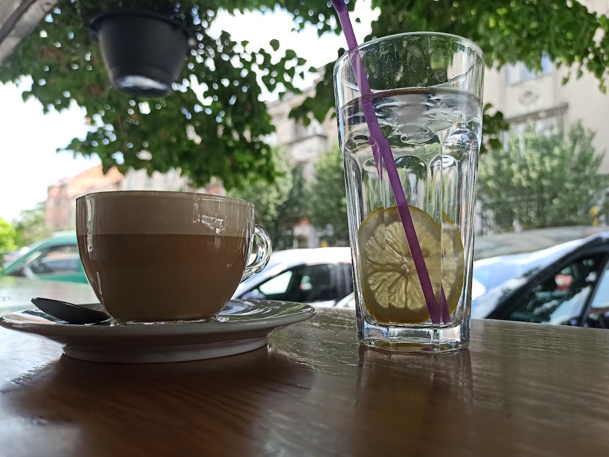 Кав'ярня Меделін — Cafe